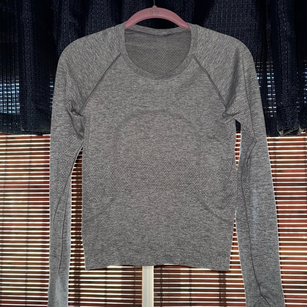 Lululemon Swiftly Tech Long Sleeve Shirt, Size 4